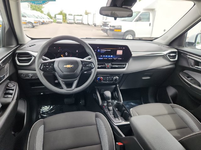 Used 2025 Chevrolet TrailBlazer LT AWD/4WD image 31