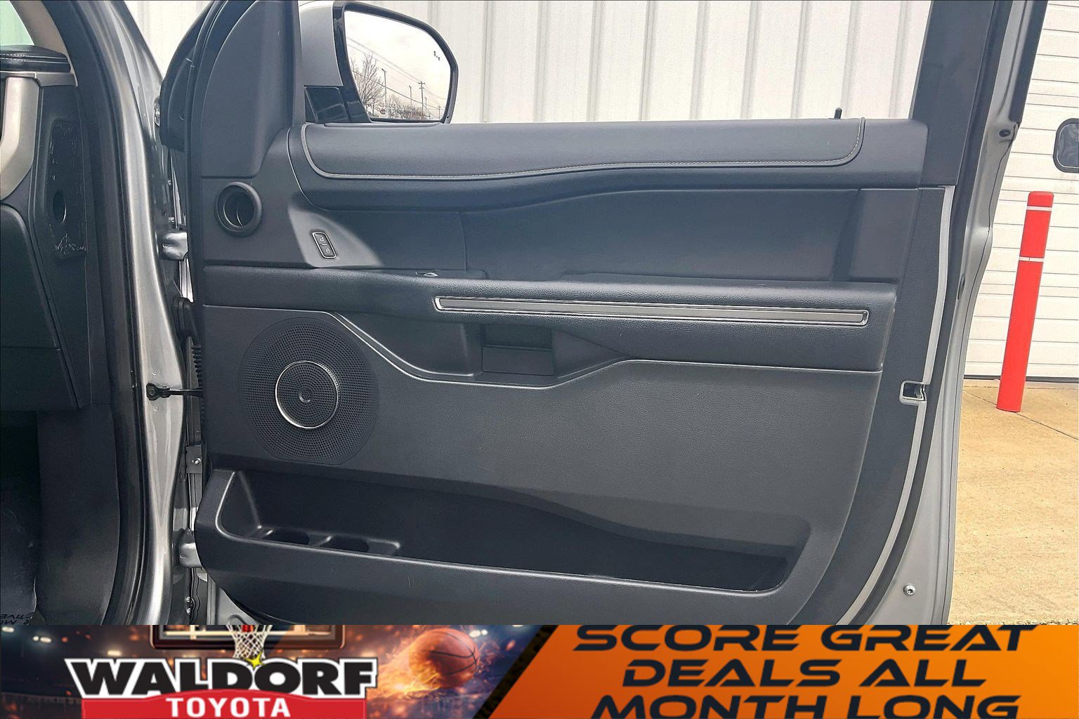 Used 2024 Ford Expedition XLT image 28