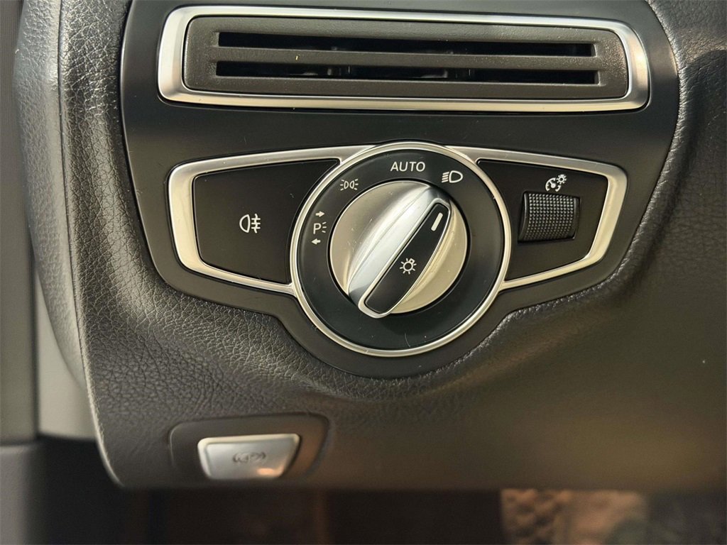 Used 2020 Mercedes-Benz C 300 4MATIC Sedan image 24