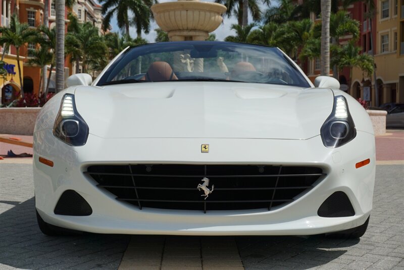 Used 2017 Ferrari California T RWD image 8