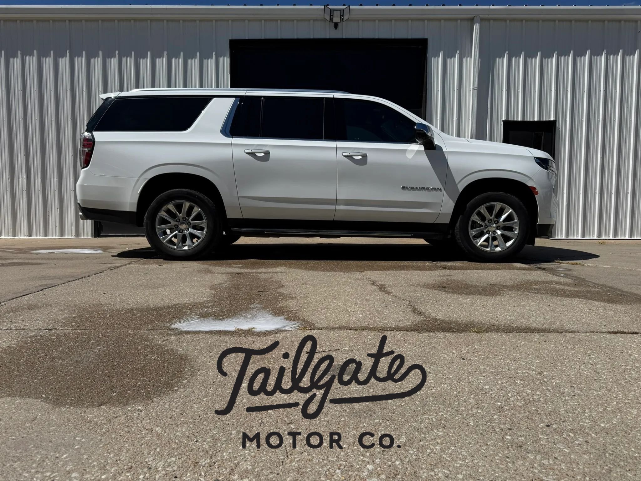Used 2023 Chevrolet Suburban Premier w/ Premium Package 2 AWD/4WD image 1