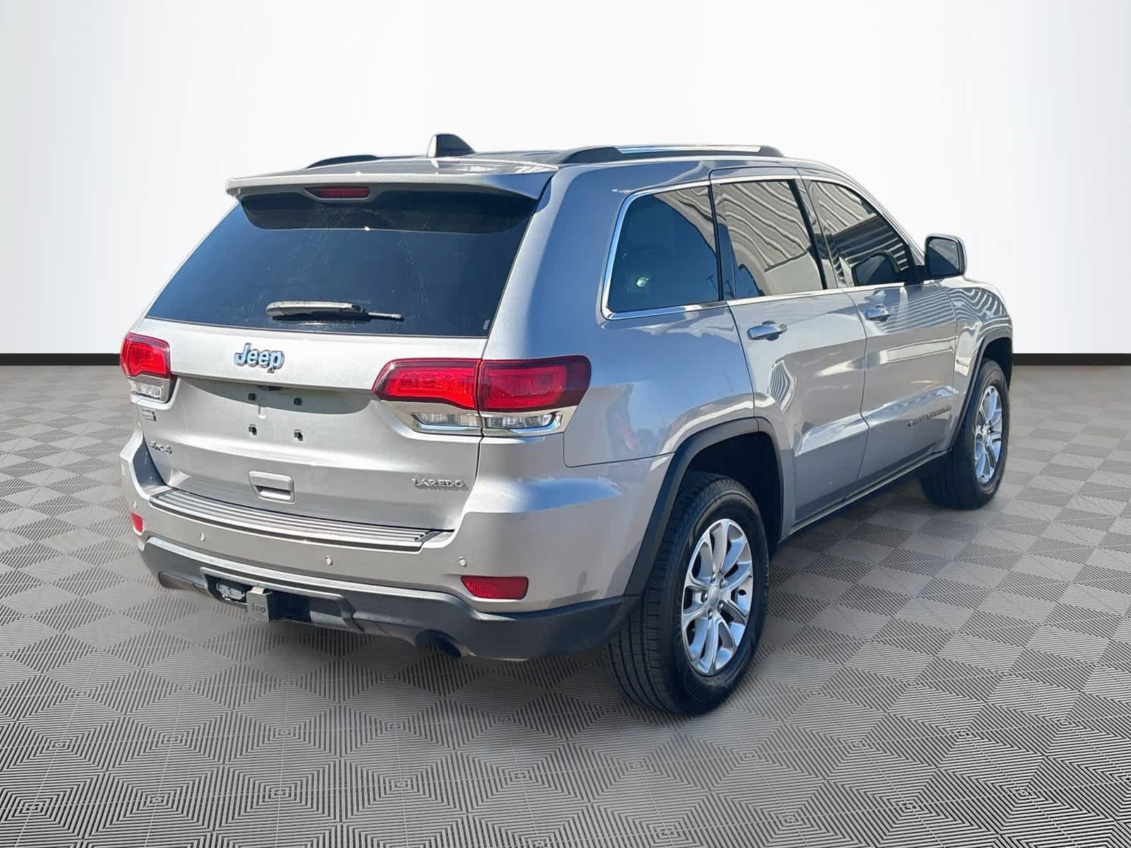 Used 2021 Jeep Grand Cherokee Laredo X AWD/4WD image 5
