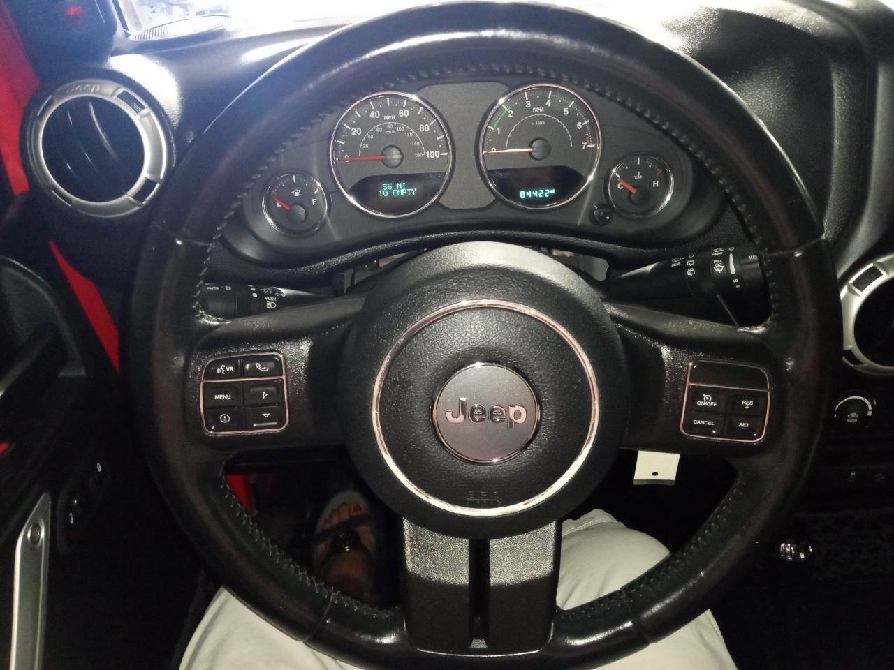 Used 2017 Jeep Wrangler Unlimited Sahara w/ Connectivity Group AWD/4WD image 4
