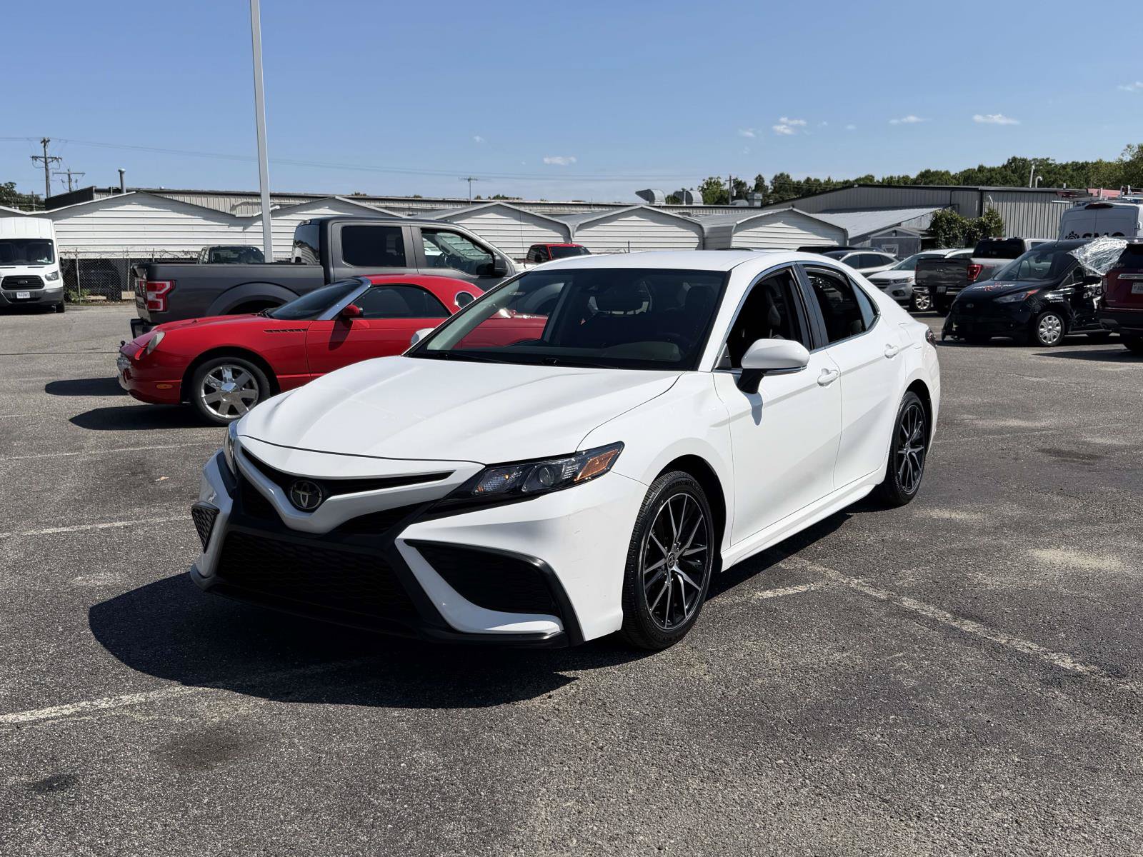Used 2024 Toyota Camry SE FWD image 5