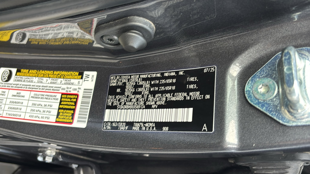 Used 2025 Toyota Highlander XLE AWD/4WD image 37