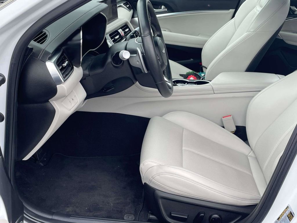 Used 2025 Genesis G70 2.5T image 12