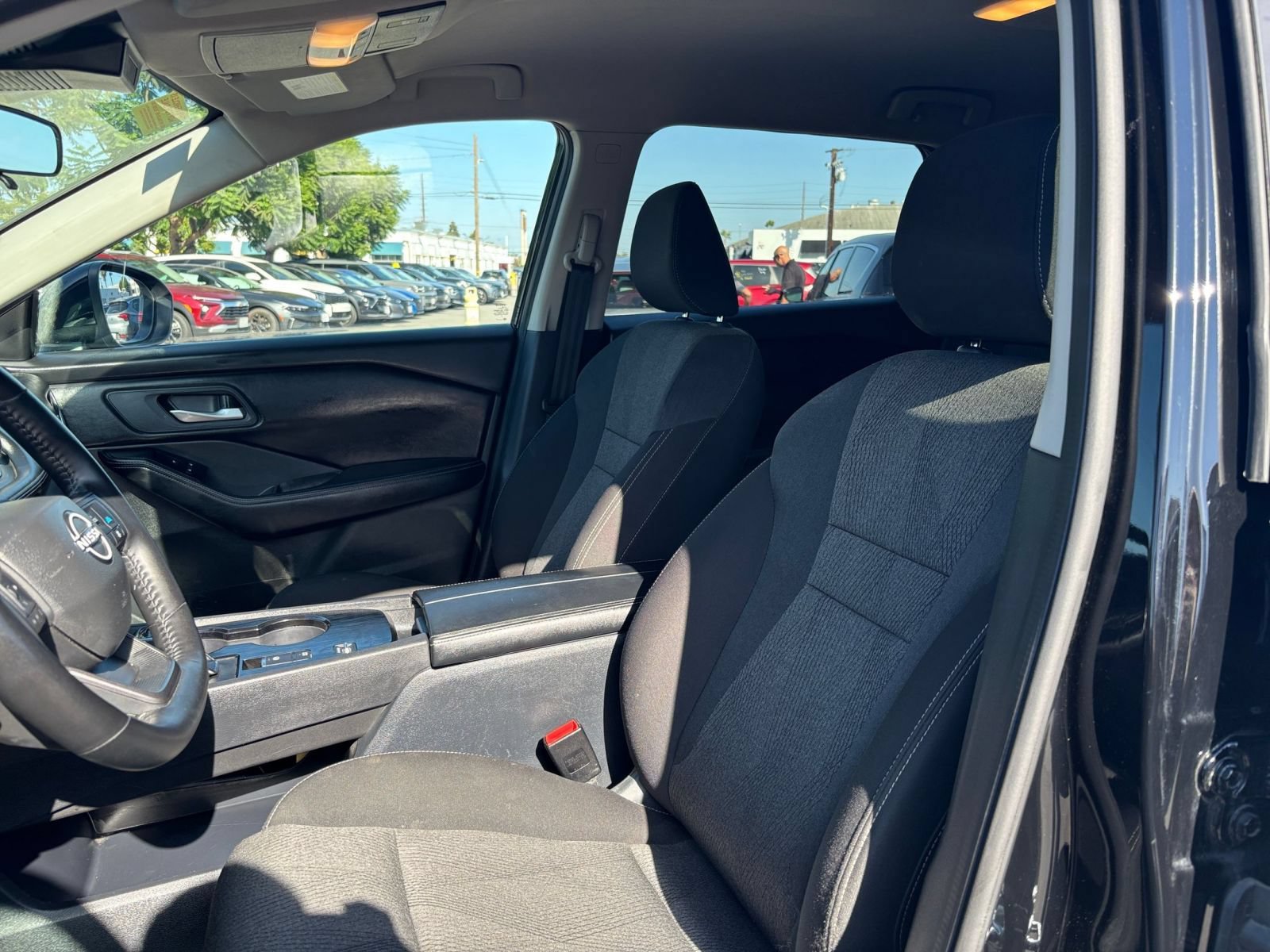 Used 2025 Nissan Rogue SV FWD image 28