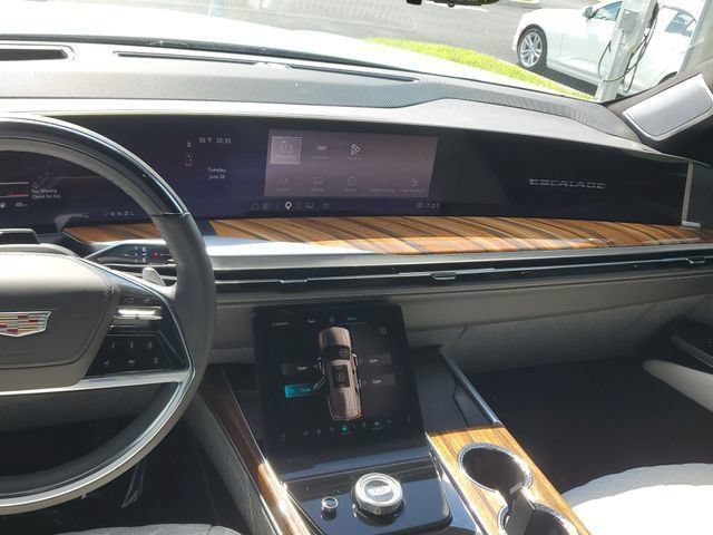 Certified 2026 Cadillac Escalade Platinum Sport w/ LPO, ONYX Package AWD/4WD image 19