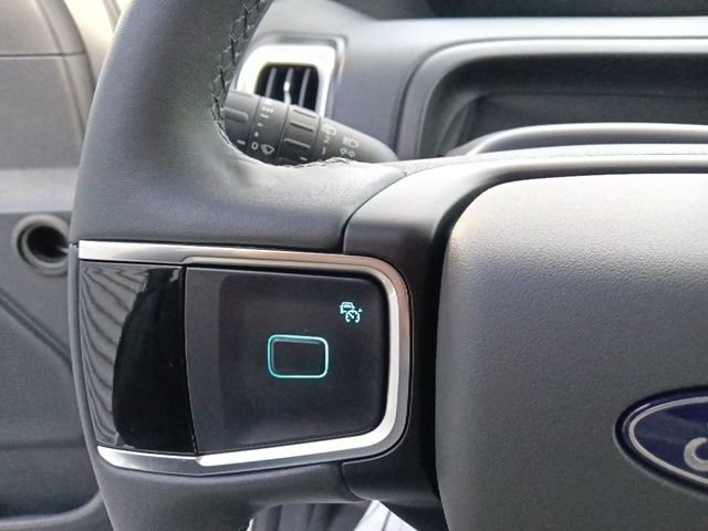 Used 2025 Ford Expedition Active RWD image 18