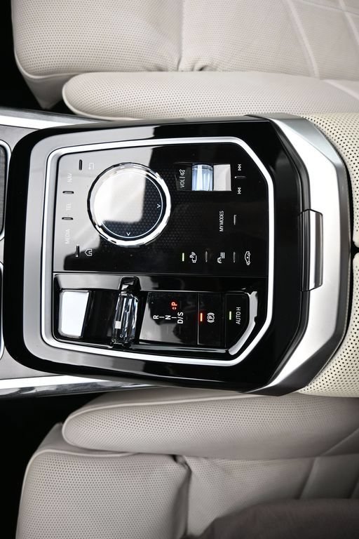 Used 2023 BMW 760i xDrive w/ Luxury Rear Seating Package AWD/4WD image 19