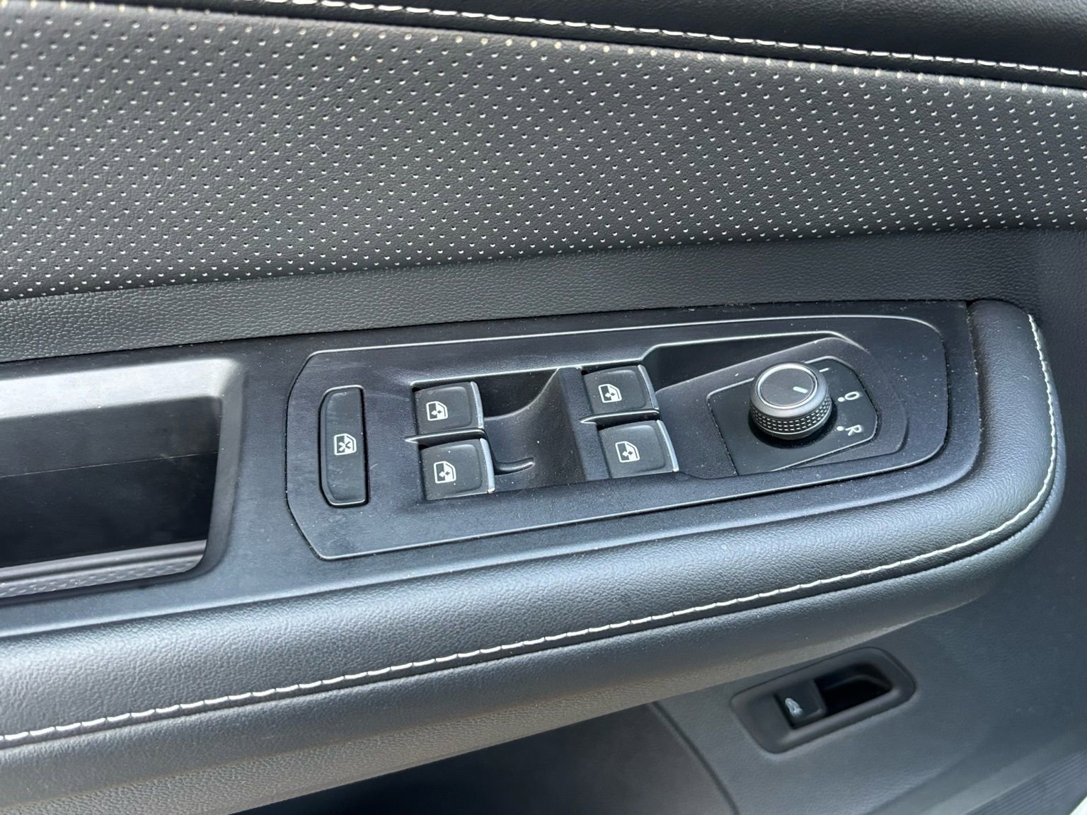 Used 2024 Volkswagen Atlas SEL image 18