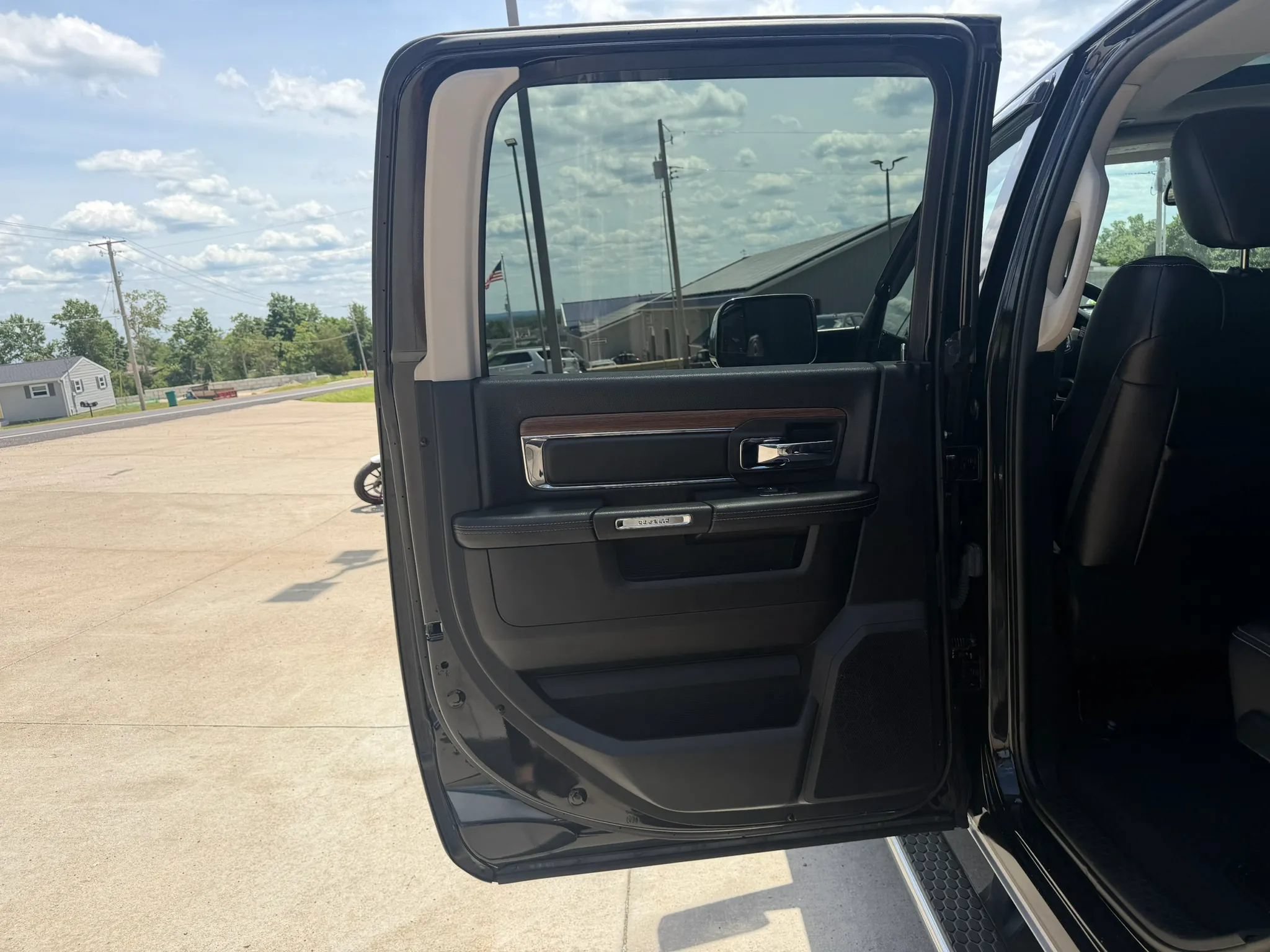 Used 2017 RAM 2500 Laramie w/ Snow Chief Group AWD/4WD image 35