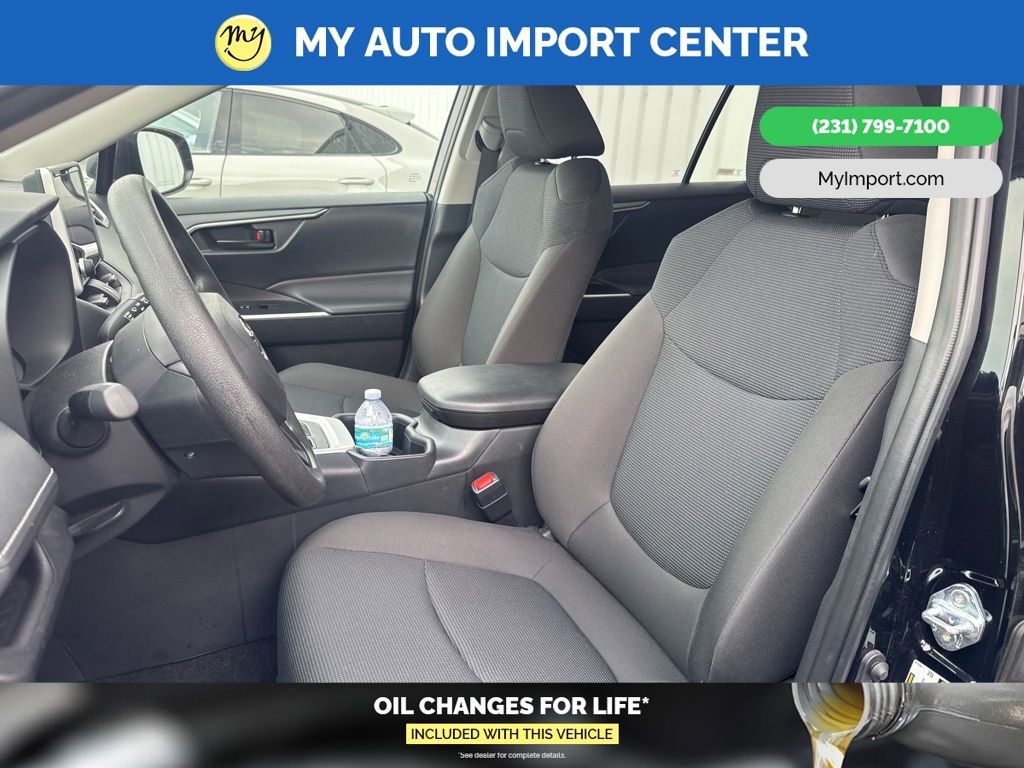 Used 2025 Toyota RAV4 LE image 7
