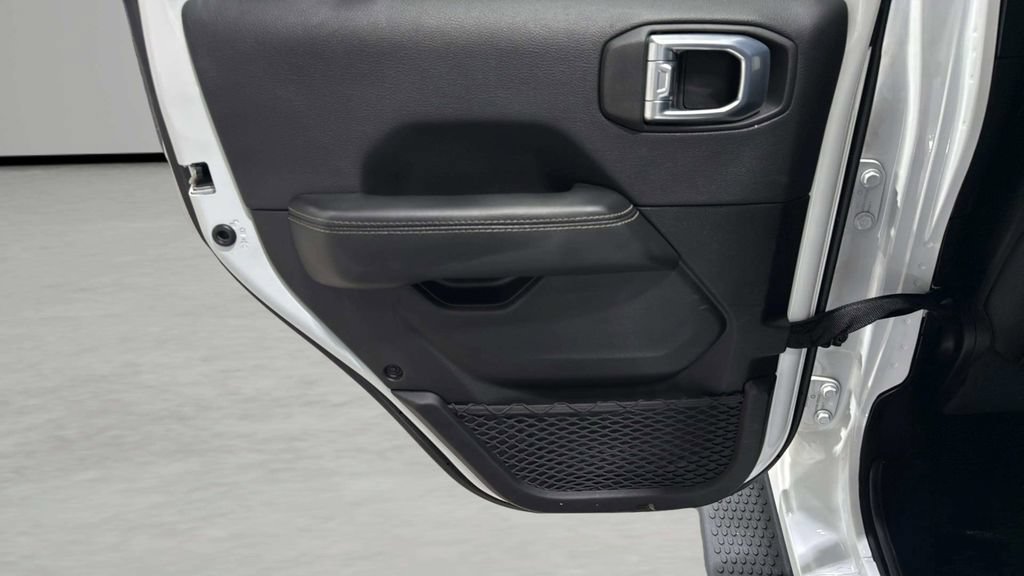 Used 2021 Jeep Wrangler Unlimited Sahara w/ Uconnect 4C Nav & Sound Group AWD/4WD image 16