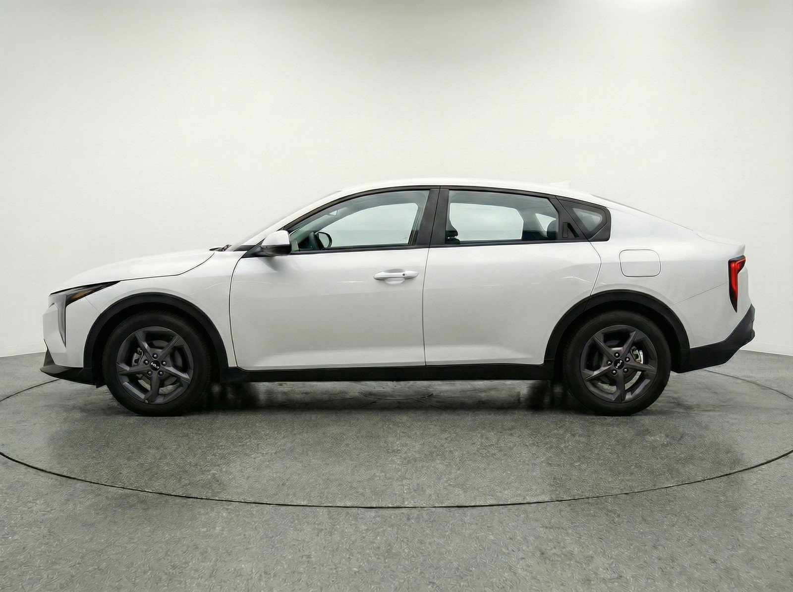 Used 2025 Kia K4 LXS FWD image 5
