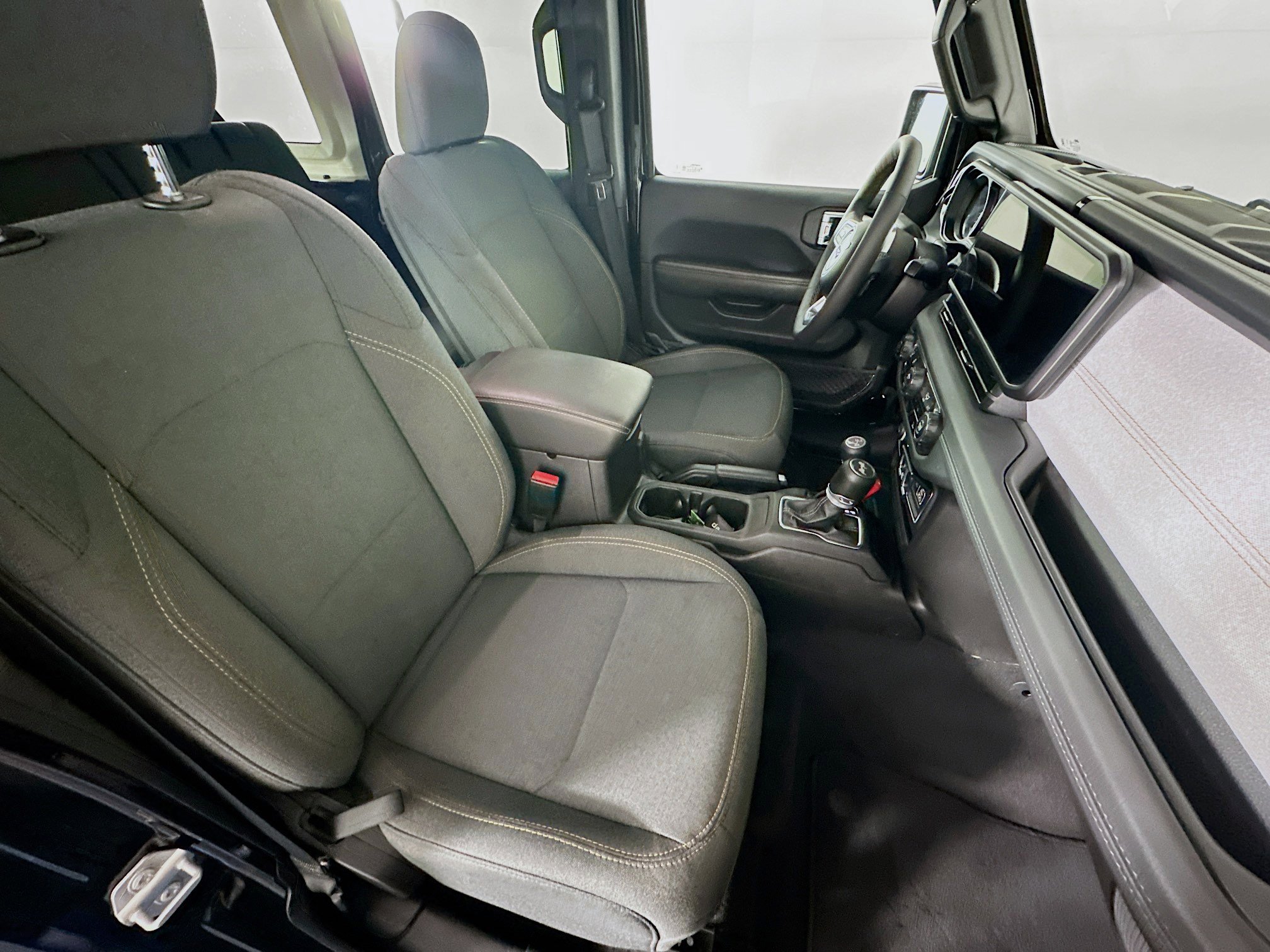 Used 2025 Jeep Wrangler Sahara AWD/4WD image 29