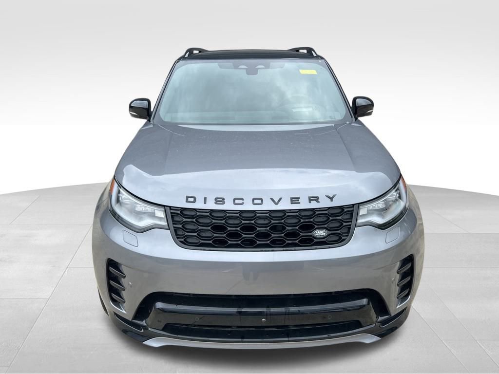 Used 2024 Land Rover Discovery Dynamic SE AWD/4WD image 3