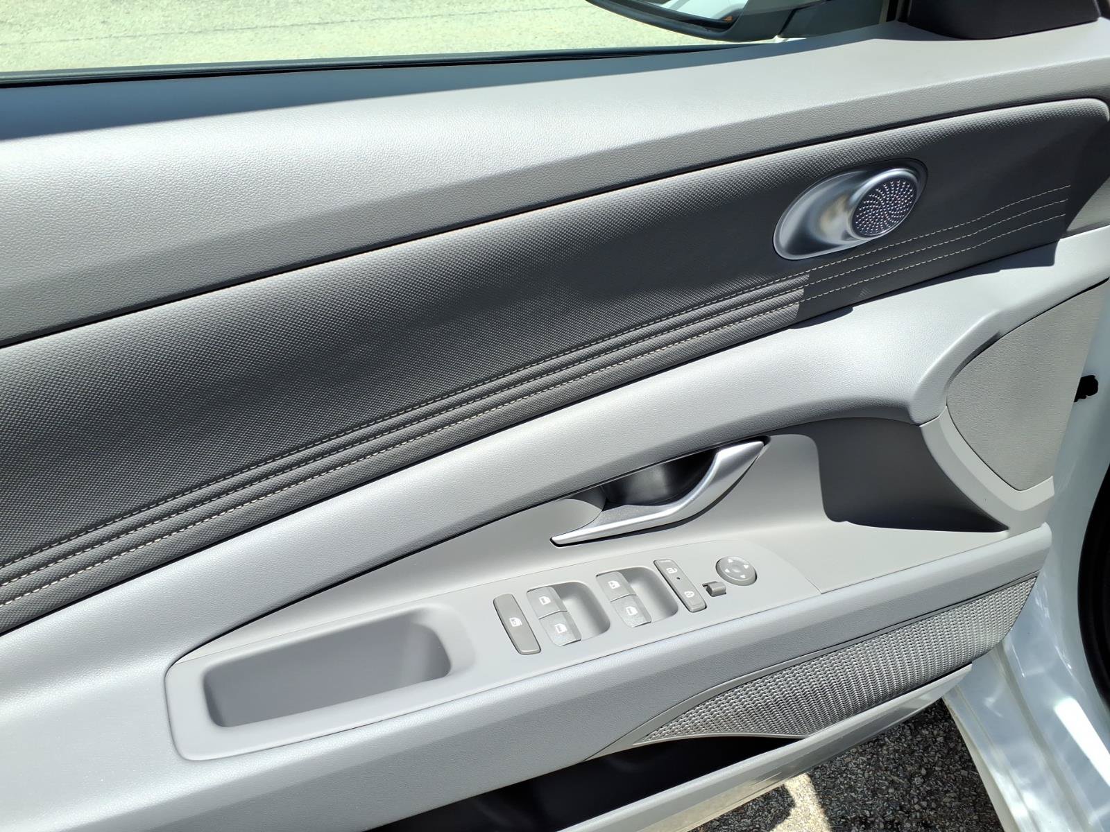 New 2026 Hyundai Elantra SEL Sport FWD image 9