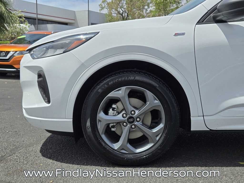 Used 2023 Ford Escape ST-Line w/ Tech Pack #1 AWD/4WD image 9