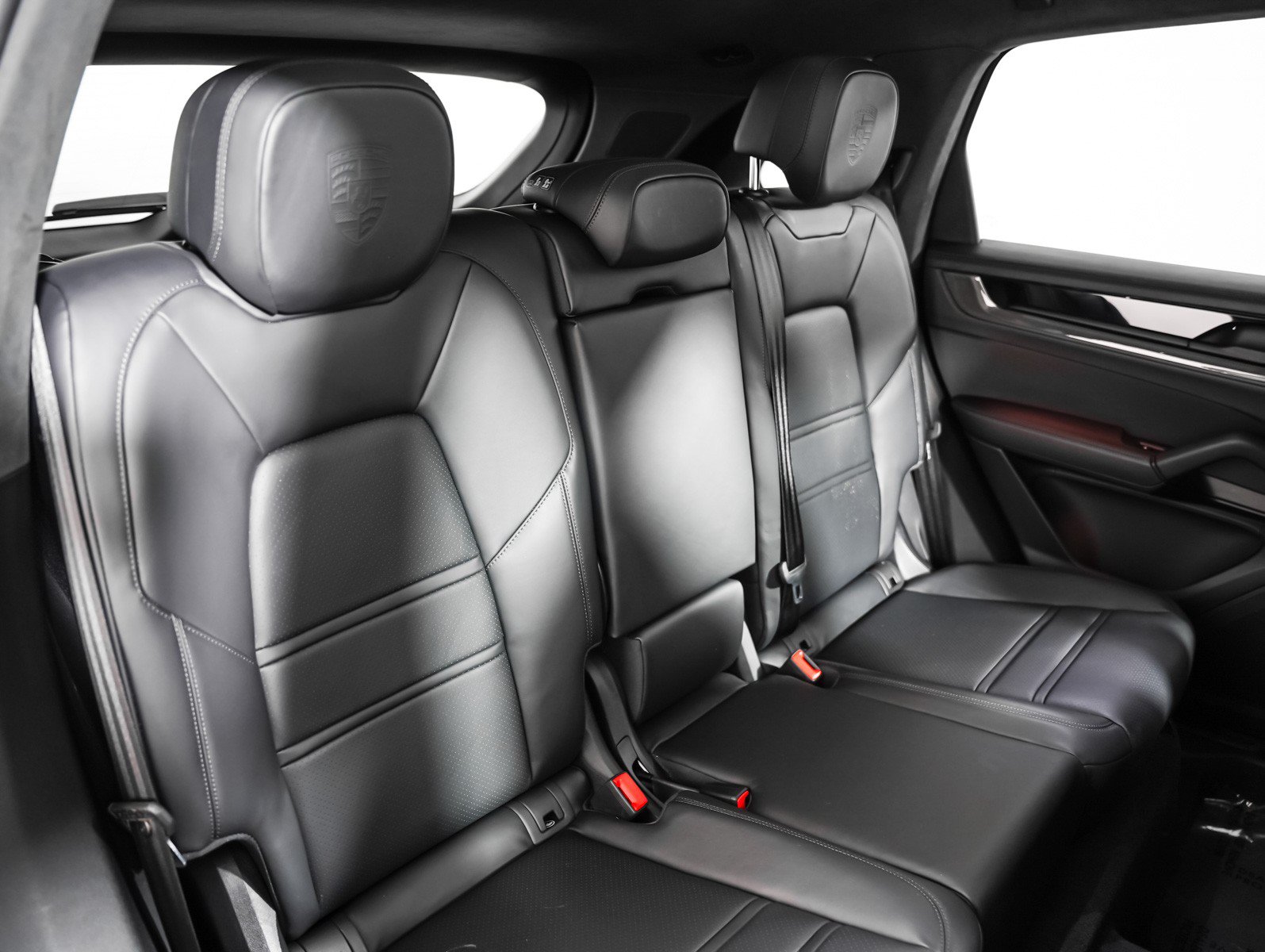 Certified 2025 Porsche Cayenne GTS AWD/4WD image 7