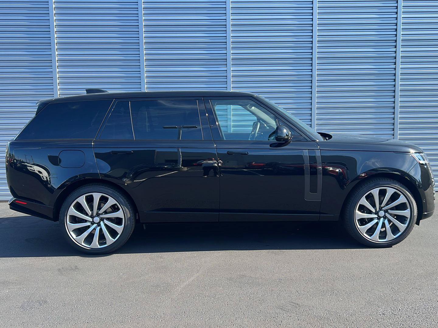 New 2026 Land Rover Range Rover Long Wheelbase SE AWD/4WD image 6