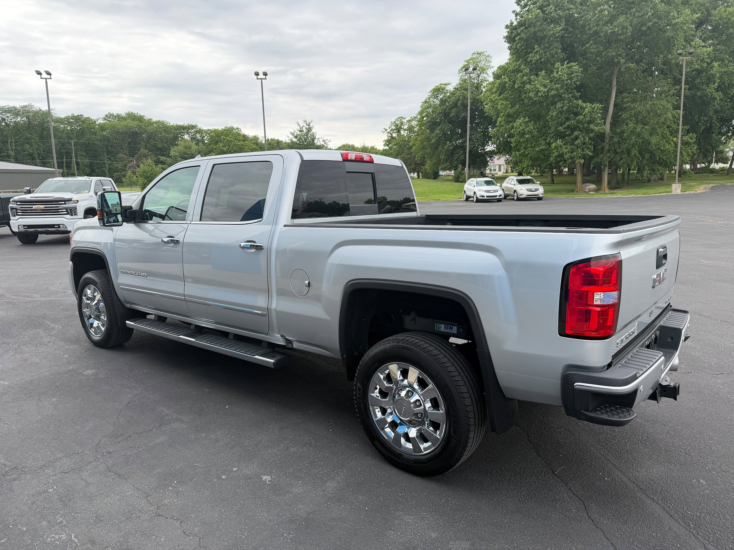 Used 2019 GMC Sierra 2500 Denali w/ Duramax Plus Package AWD/4WD image 11