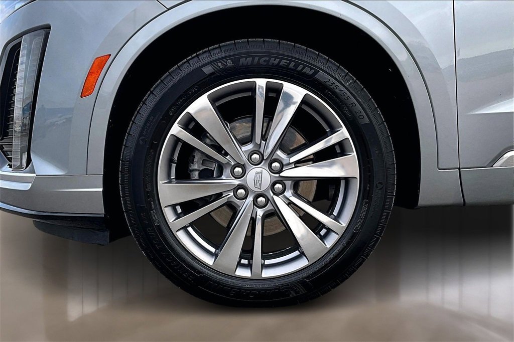 Certified 2025 Cadillac XT6 Premium Luxury image 8