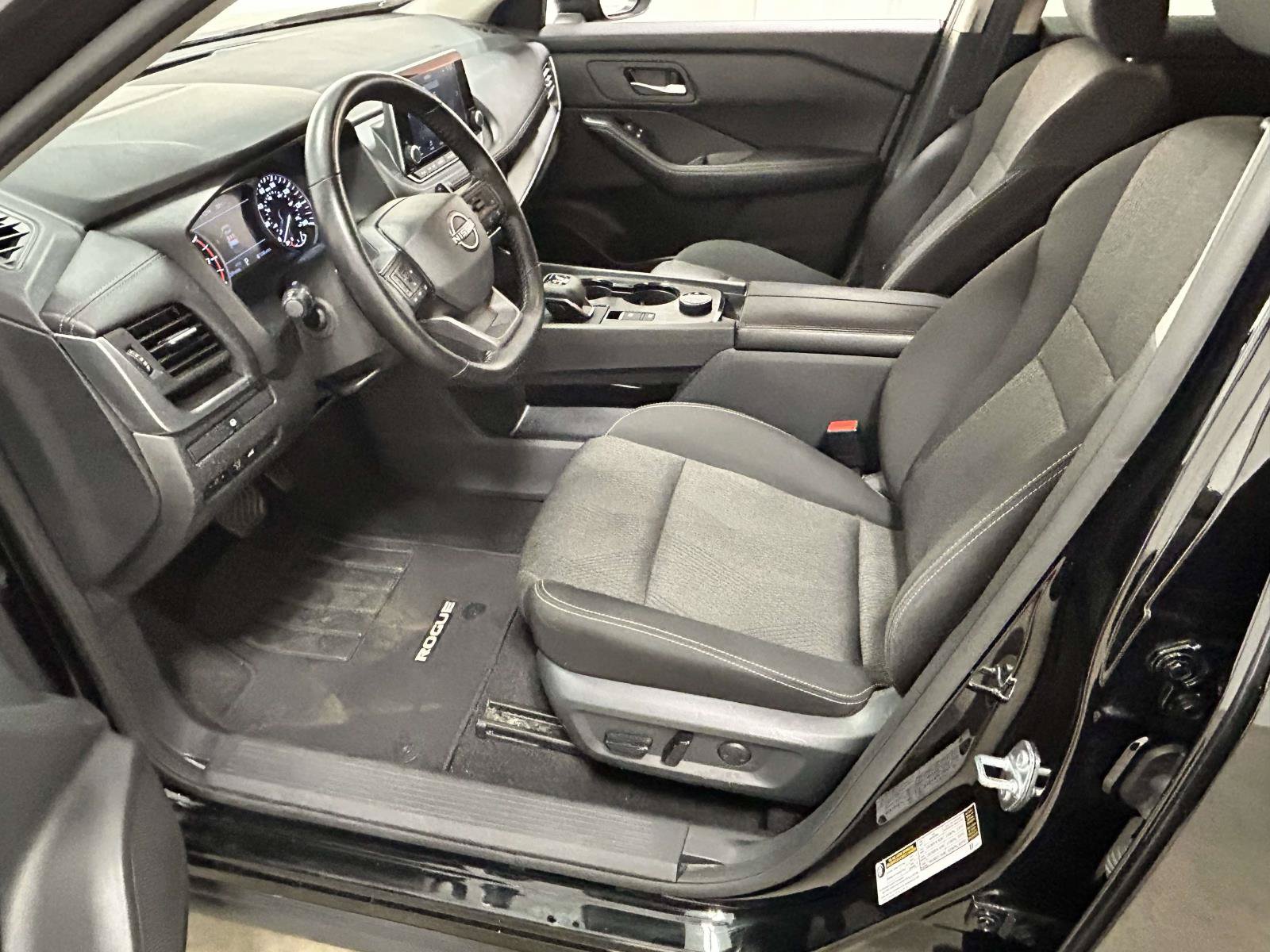 Used 2025 Nissan Rogue SV AWD/4WD image 11