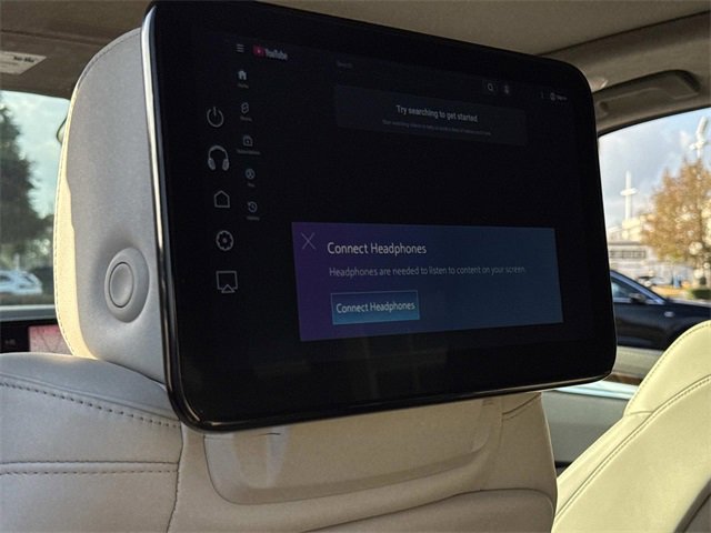 Certified 2025 Cadillac Escalade ESV Premium Luxury Platinum w/ LPO, Radiant Package image 18