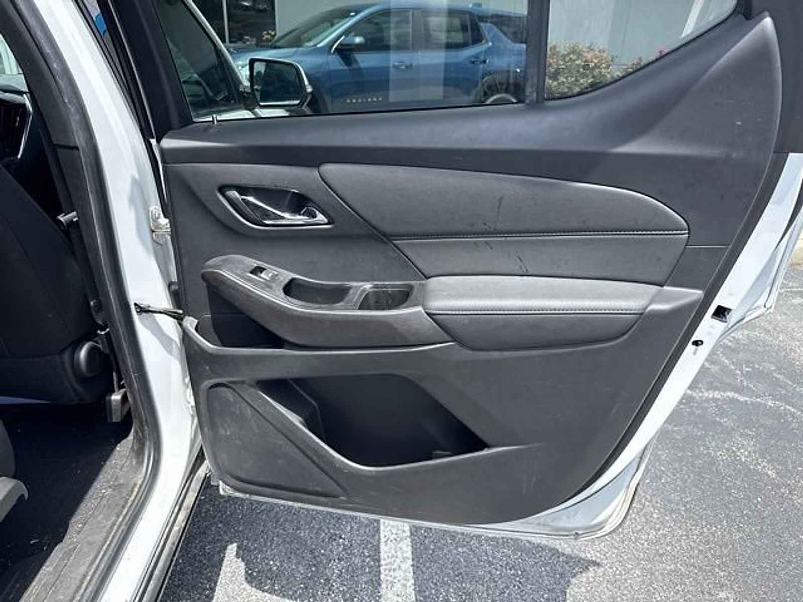 Used 2023 Chevrolet Traverse LT w/ LPO, Floor Liner Package AWD/4WD image 26