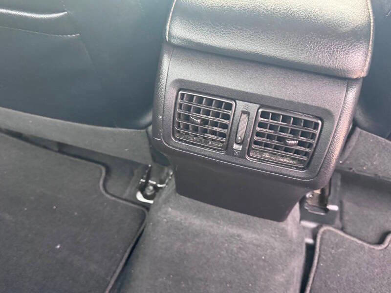 Used 2017 Toyota Camry XLE image 16