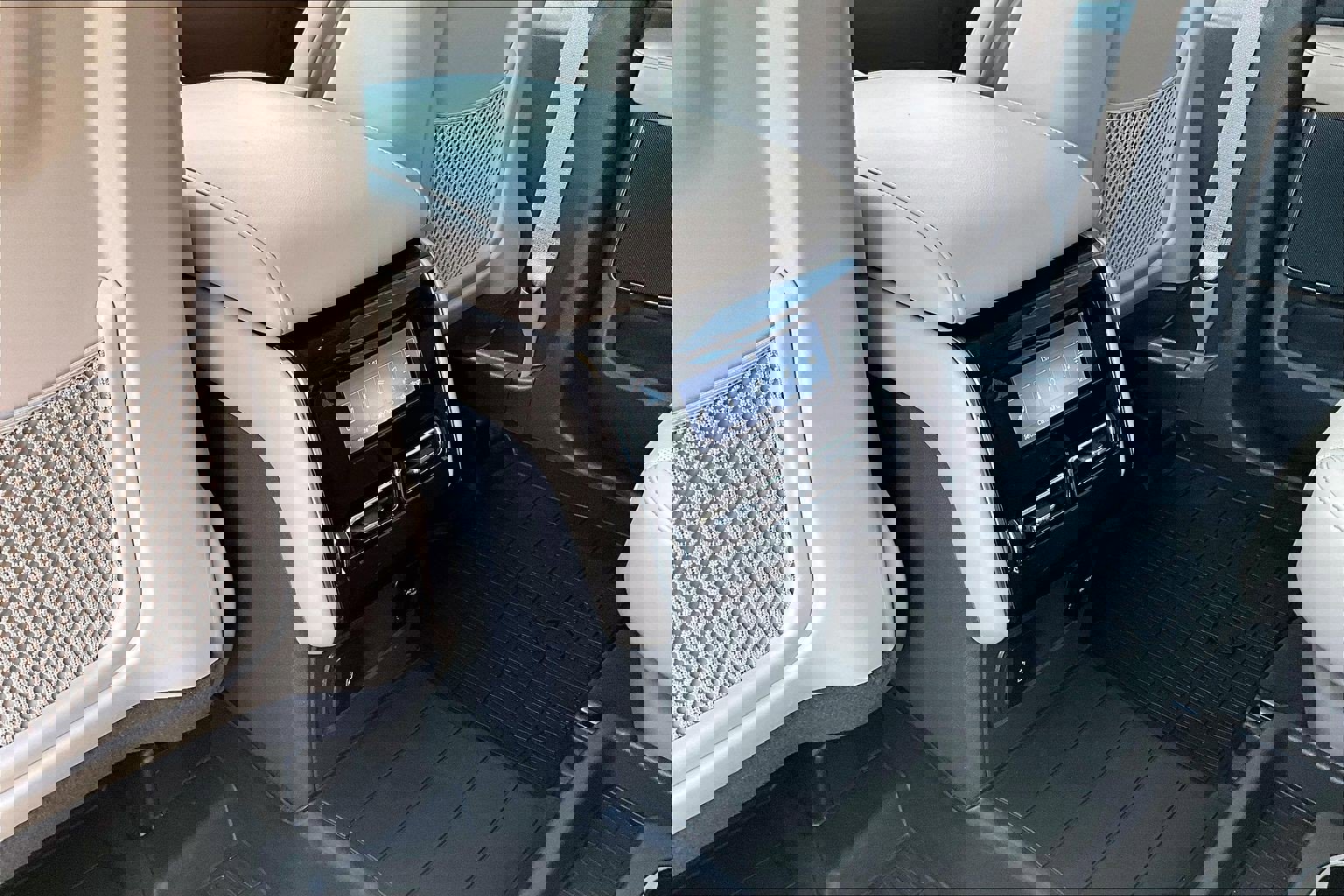 Used 2023 Lincoln Aviator Grand Touring w/ Equipment Group 301A image 10