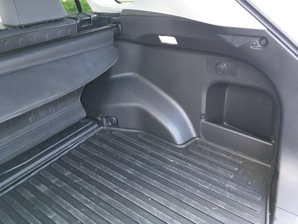 Used 2025 Toyota RAV4 XLE AWD/4WD image 32