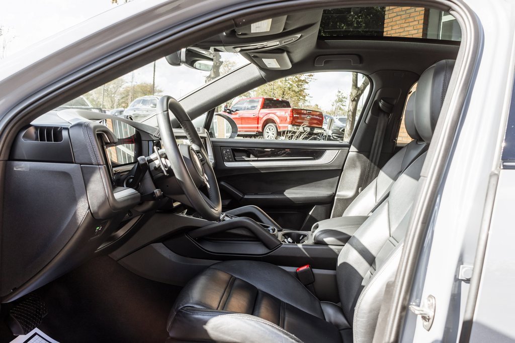 Used 2024 Porsche Cayenne Base image 26