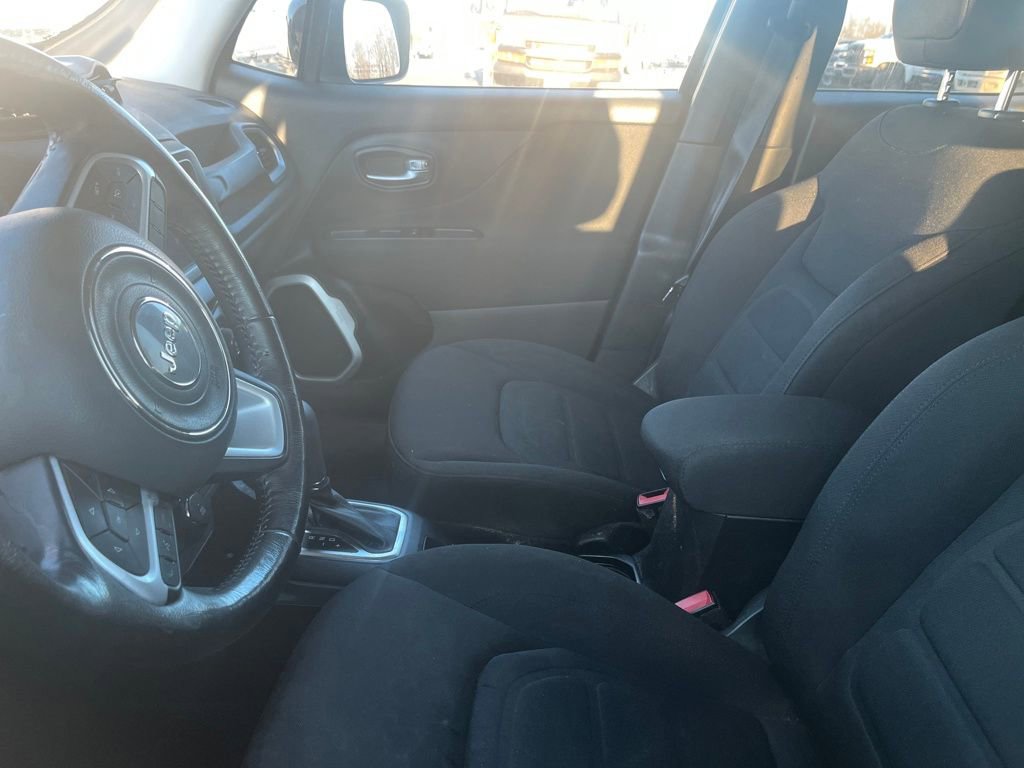 Used 2019 Jeep Renegade Latitude w/ Cold Weather Group image 8