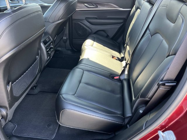 Certified 2025 Jeep Grand Cherokee Limited w/ Luxury Tech Group II RWD image 20