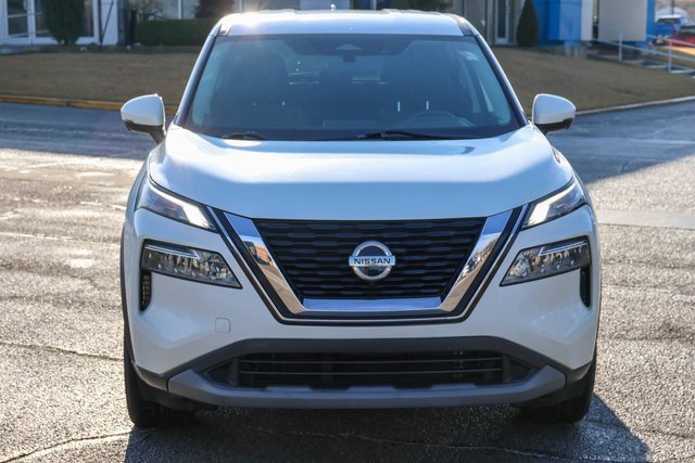 Used 2021 Nissan Rogue SV image 2