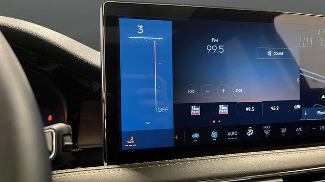 Used 2025 Lincoln Corsair Grand Touring image 31