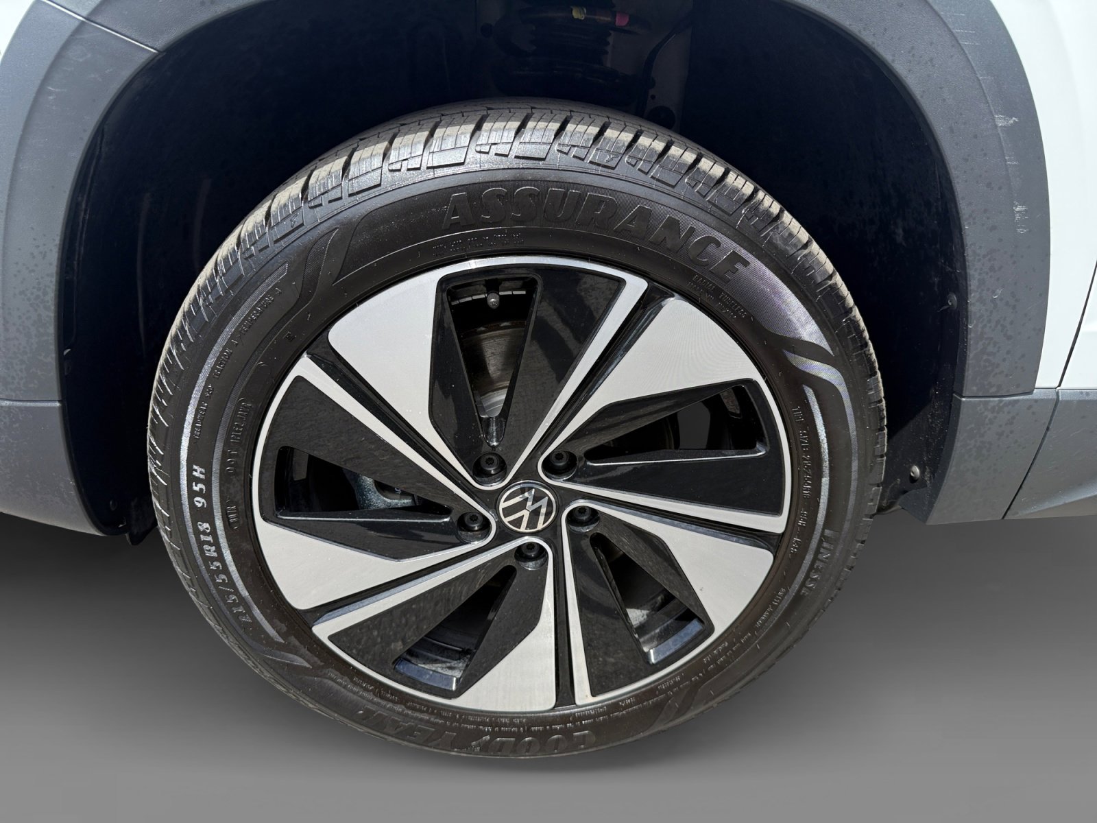 Used 2025 Volkswagen Taos SE w/ Panoramic Sunroof Package AWD/4WD image 9