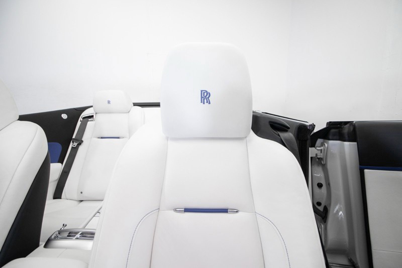 Used 2017 Rolls-Royce Dawn image 3