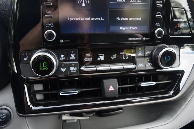 Used 2021 Toyota Highlander XLE FWD image 11