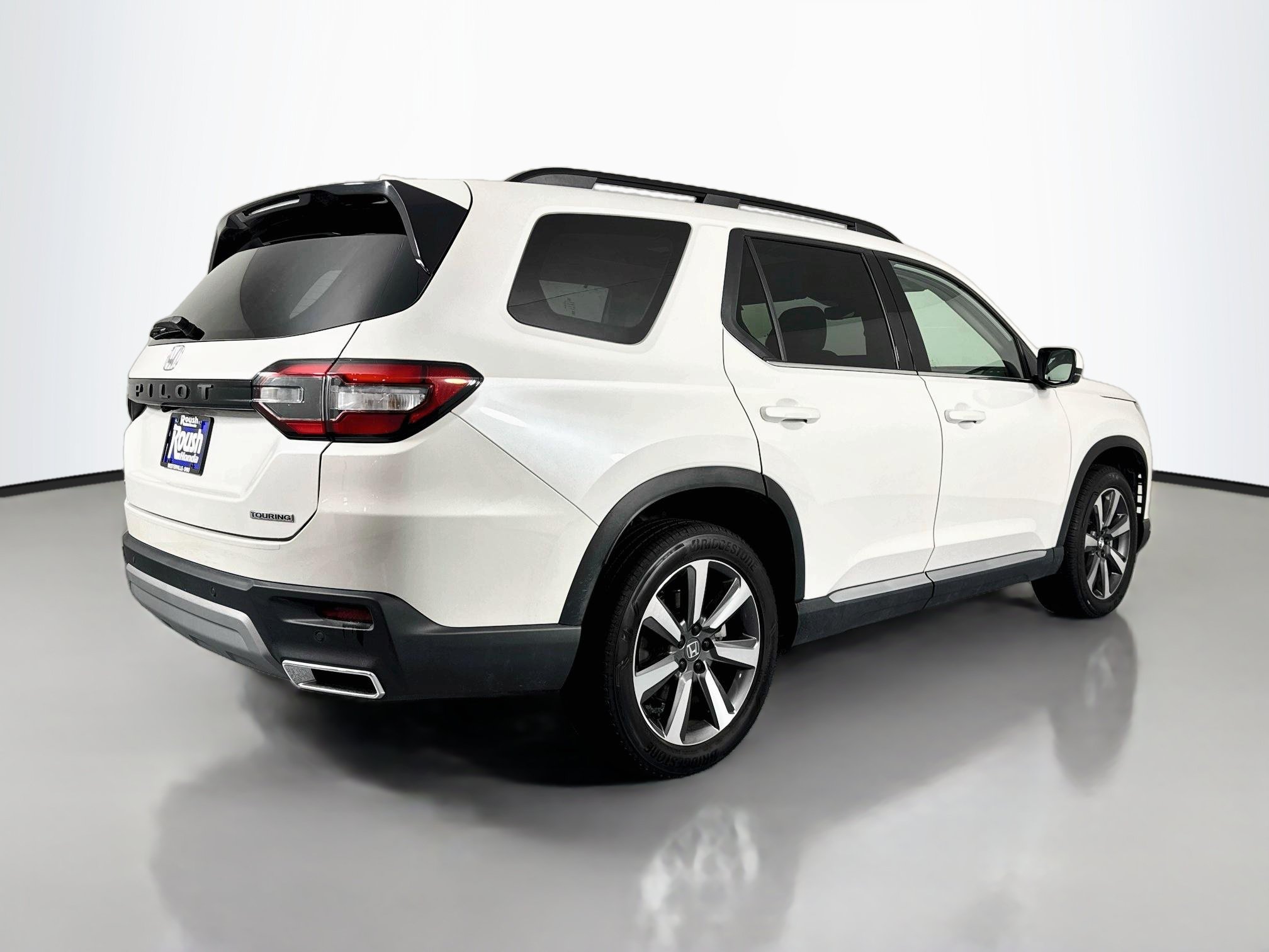 Certified 2024 Honda Pilot Touring image 5