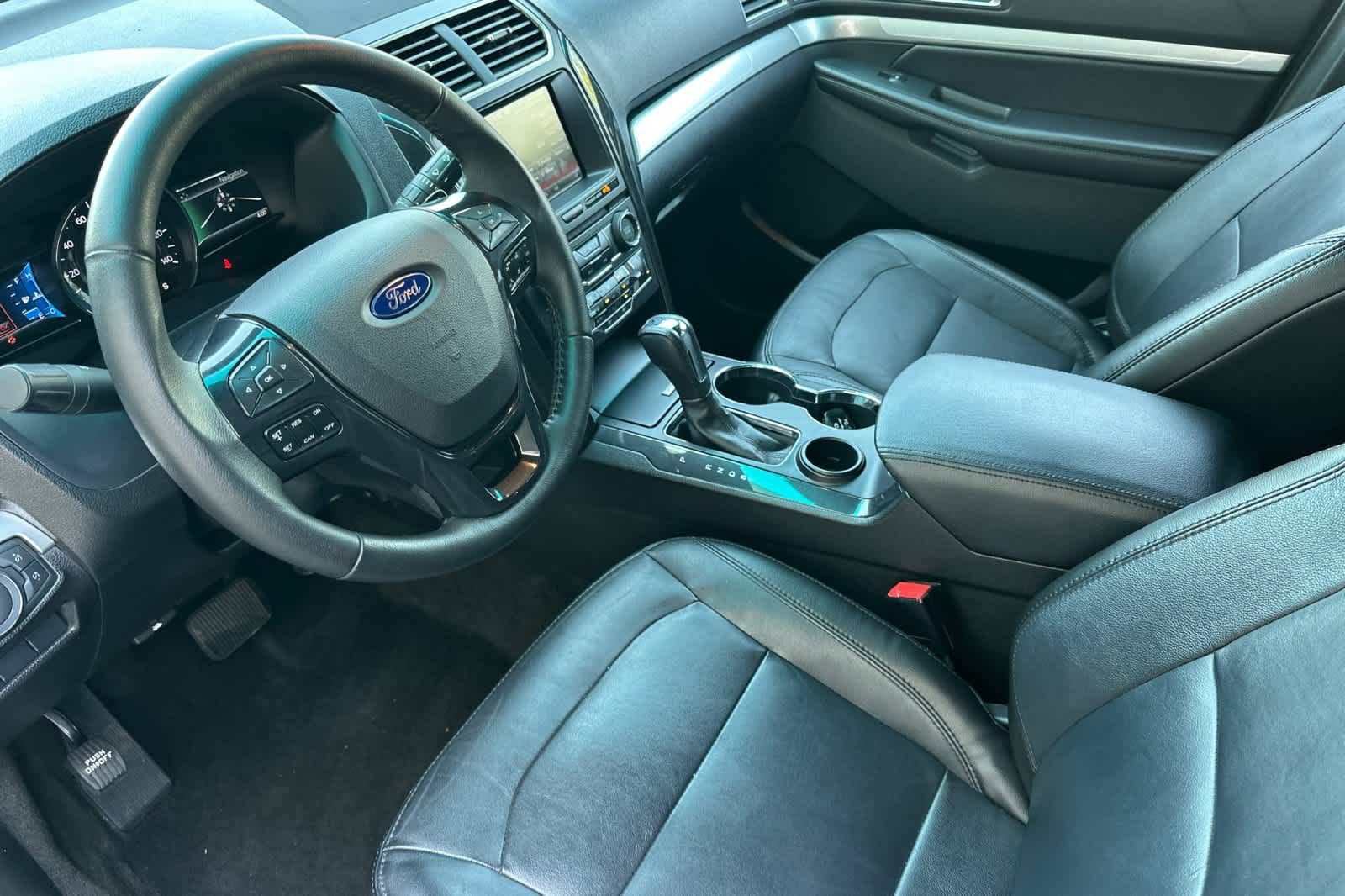 Used 2016 Ford Explorer XLT w/ Equipment Group 202A FWD image 11