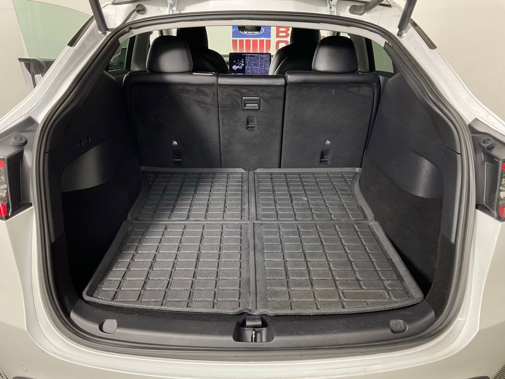 Used 2021 Tesla Model Y Long Range image 11