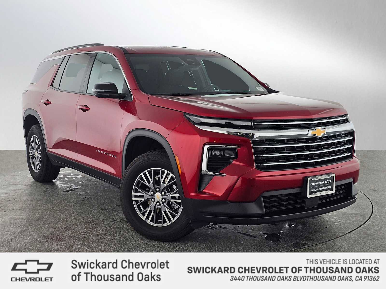 Used 2025 Chevrolet Traverse LT w/ Driver Confidence Package image 1