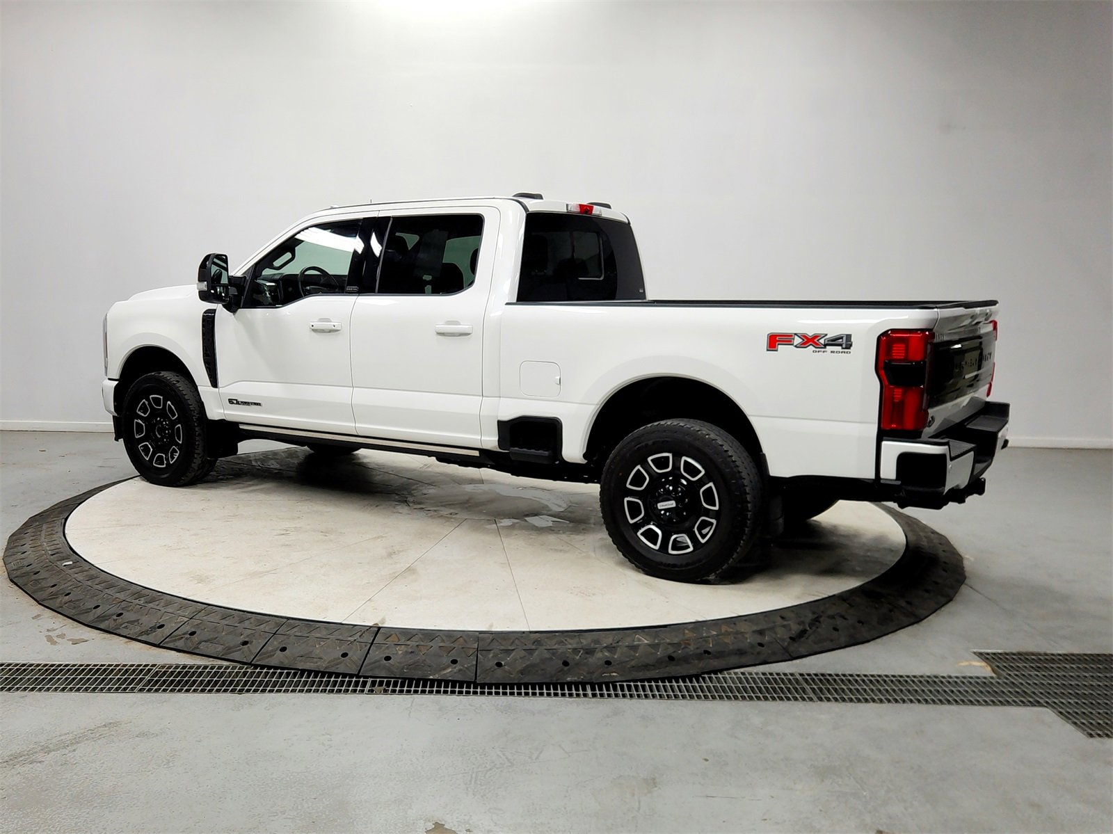 Used 2025 Ford F250 Platinum image 5