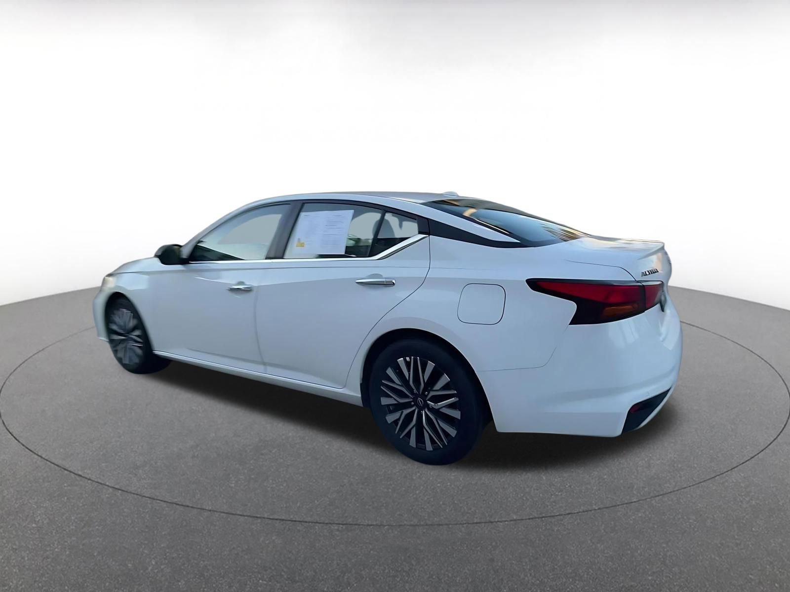 Used 2025 Nissan Altima 2.5 SV FWD image 10