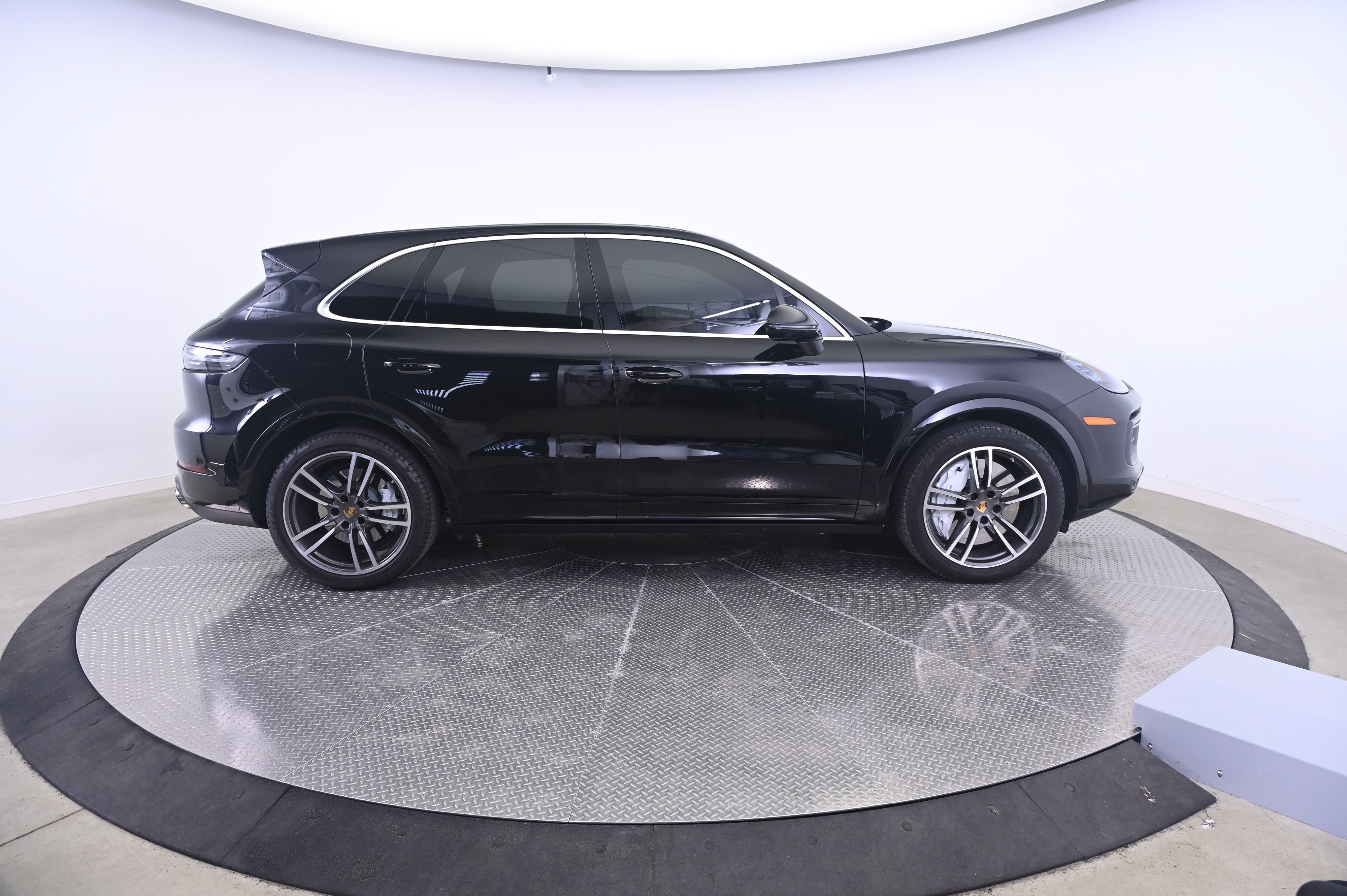 Used 2023 Porsche Cayenne Turbo AWD/4WD image 8