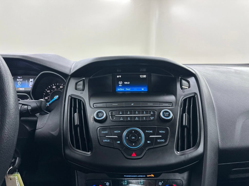 Used 2018 Ford Focus SE w/ SE Appearance Package FWD image 45