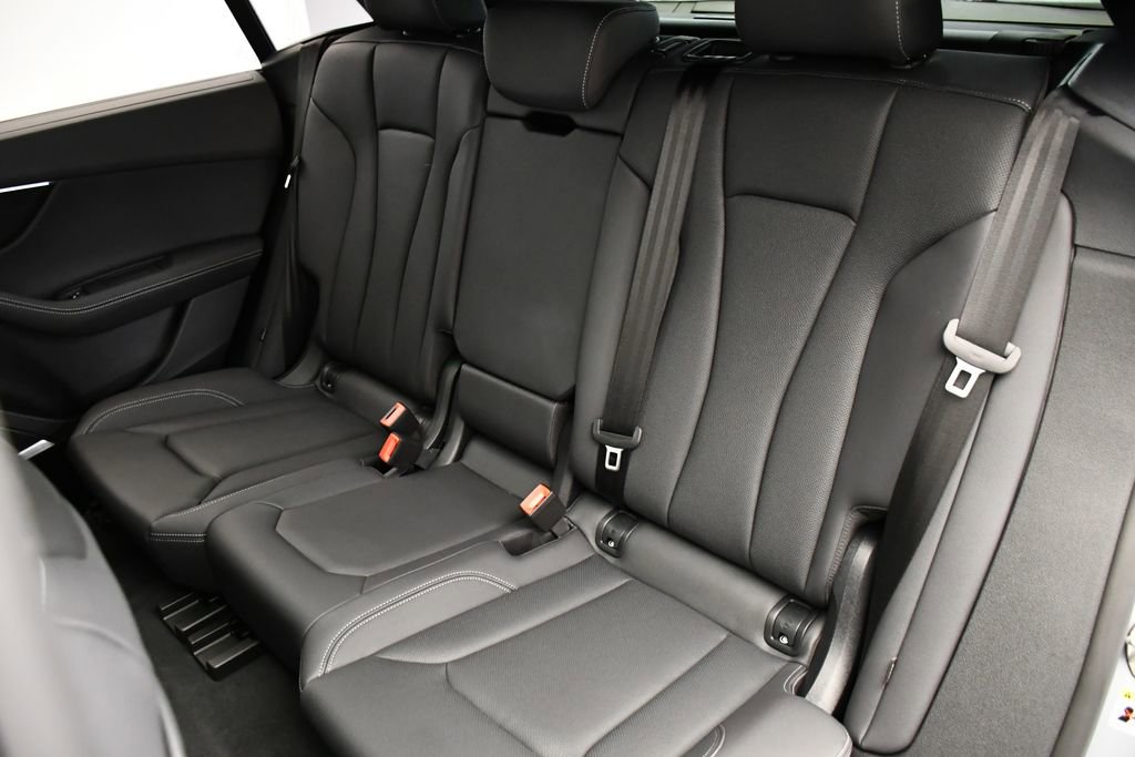 Used 2025 Audi Q8 Premium Plus image 43